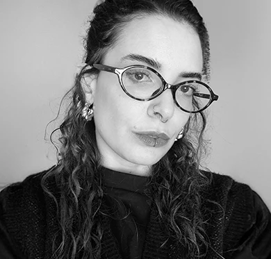 Retrato de Mariana Soares, em preto e branco